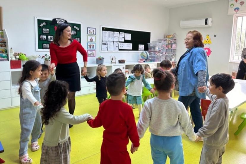 ÖĞRETMENLERDEN MİNİKLERE SICACIK SÜPRİZ