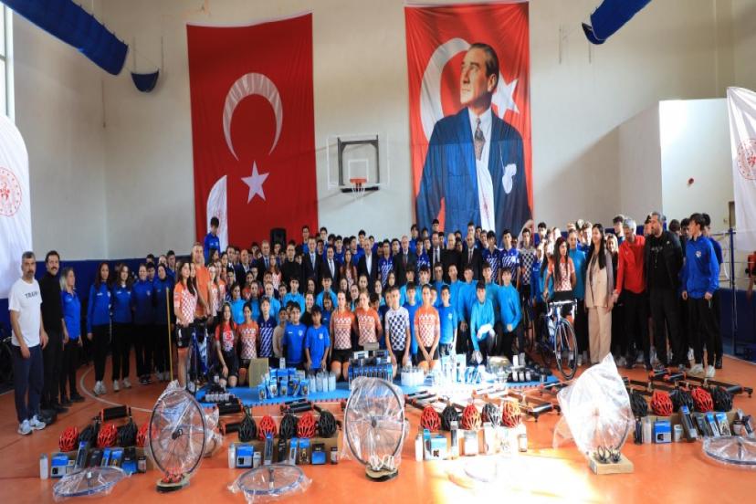 OKULLARA SPOR MALZEMESİ DESTEĞİ