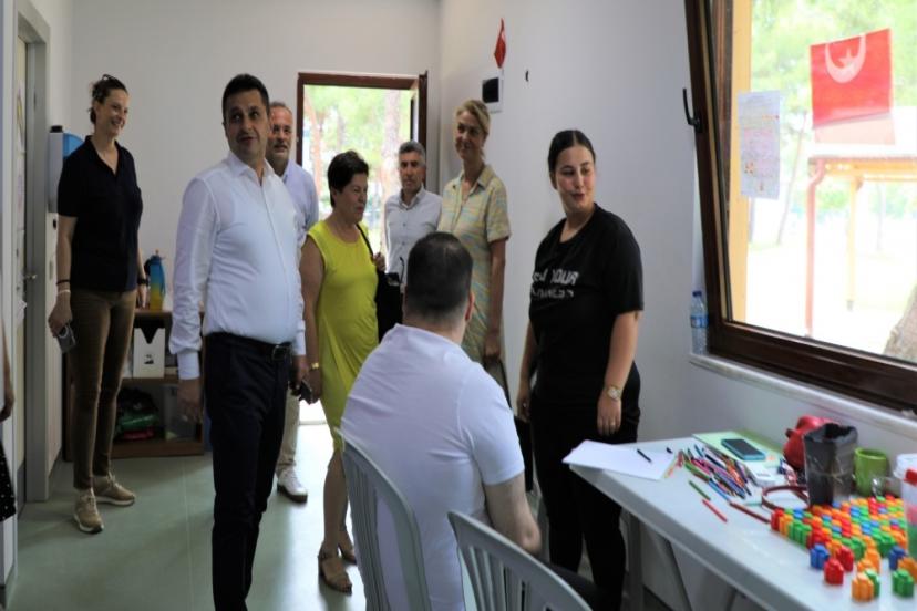 OTİZİMLİ BİREYLER UNUTULMAMALI