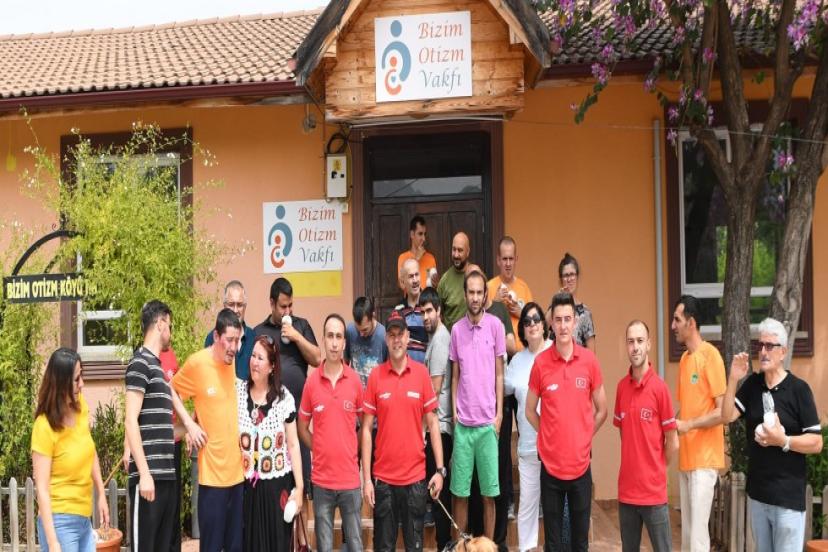 ÖZEL ÖĞRENCİLERE ZEYNA İLE TERAPİ