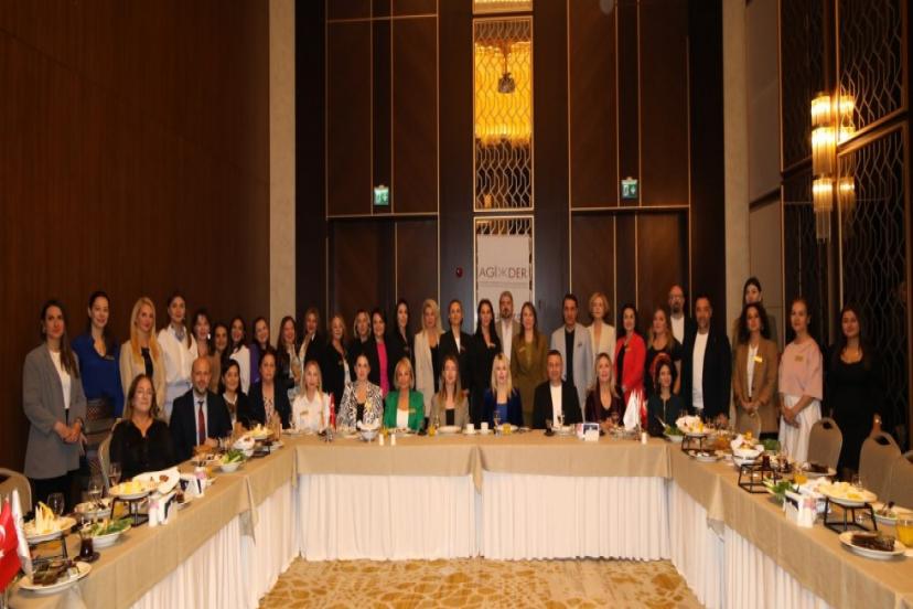 ÖZKAN, AKDENİZ GİRİŞİMCİ İŞ KADINLARI İLE BİR ARAYA GELDİ