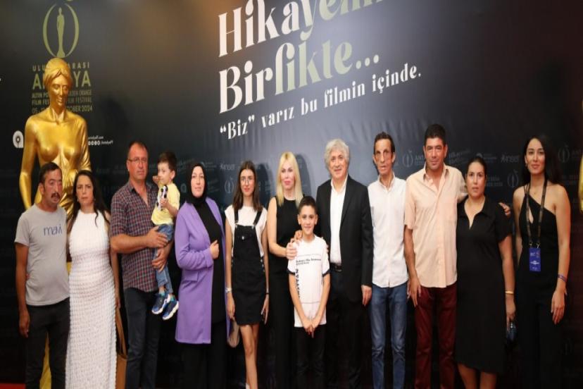 ÖZKAN ÇİFTİNİN ‘ALTIN ELLER’İ DÜNYA PRÖMİYERİNİ YAPTI