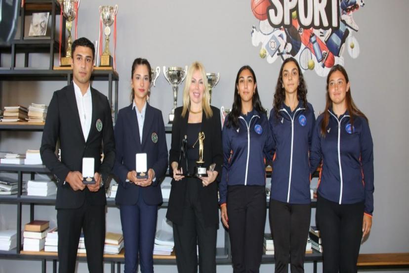 ÖZKAN ŞAMPİYONLARLA BULUŞTU