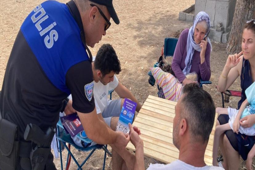 POLİS SAHİLDE VATANDAŞLARI UYARDI