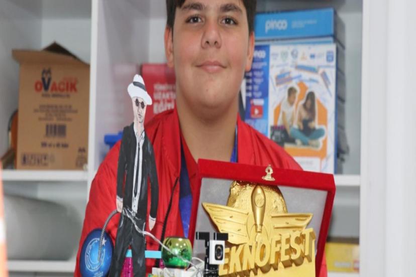 ROBOT KÖPEK GÖRME ENGELLİLERE YARDIM EDECEK