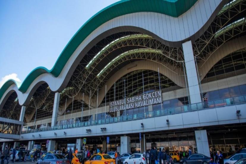 SABİHA GÖKÇEN HAVALİMANI'NDA UÇUŞLARA HAVA MUHALEFETİ ENGELİ