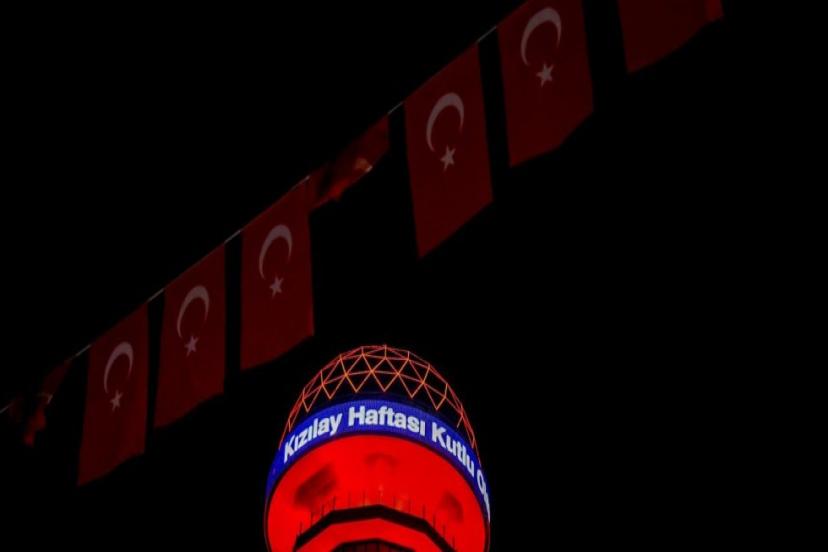 SEMBOL YAPILAR KIZILAY KIRMIZISINA BOYANDI