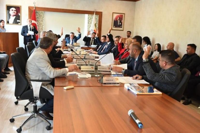 SEÇİMİN ARDINDAN İLK MECLİS