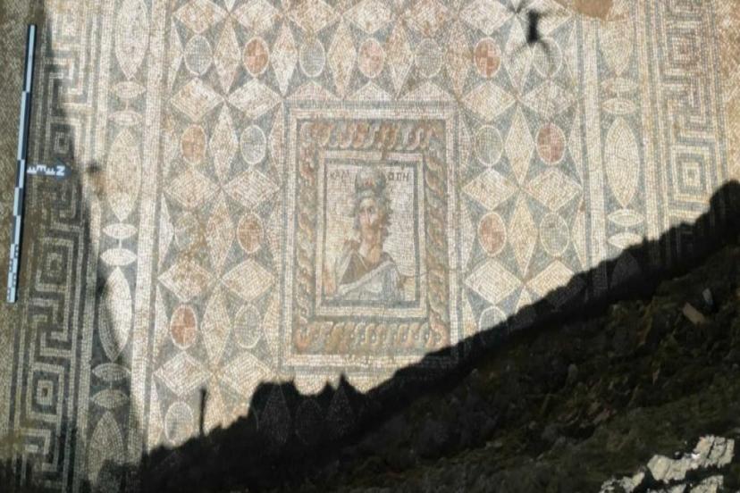 SİDE'DE ANTİK KENTİNDE MOZAİK ZEMİN KEŞFEDİLDİ