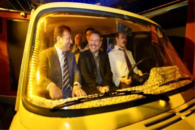 SUNAL'IN AİLESİ TAM KADRO YER ALDI