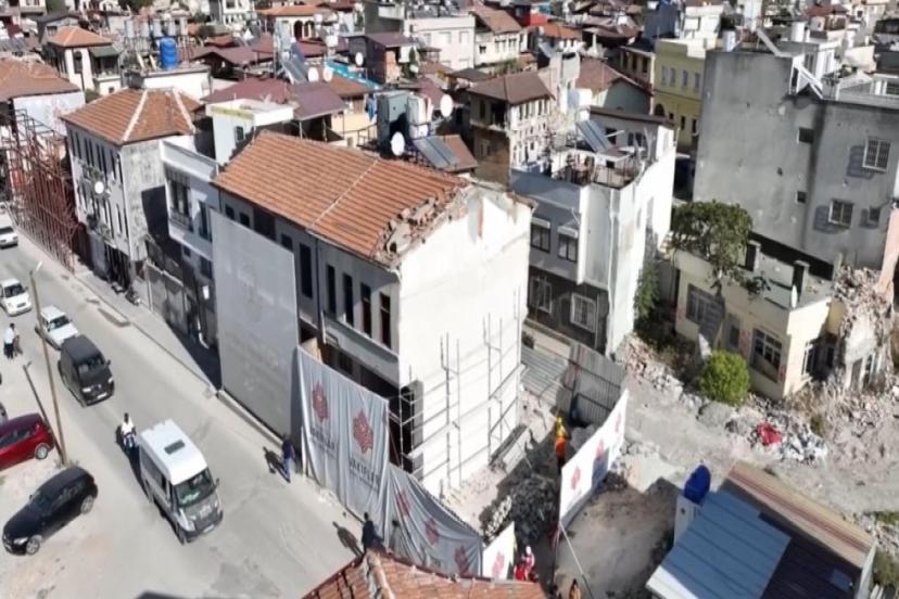 TARİHTE AYDINLATILAN İLK CADDE YENİDEN AYAĞA KALDIRILIYOR