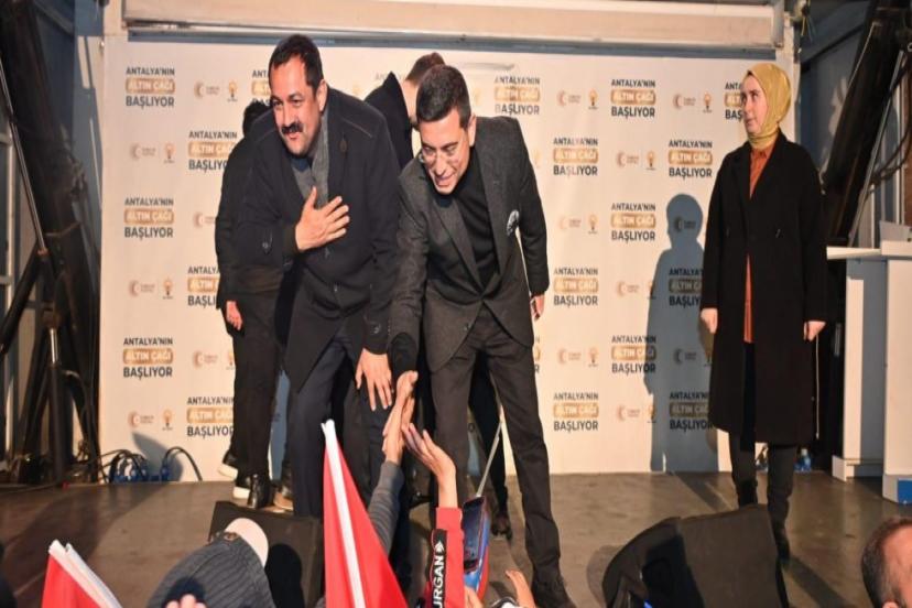 TÜTÜNCÜ: “BİZ ANTALYA’YA SEVDALIYIZ”