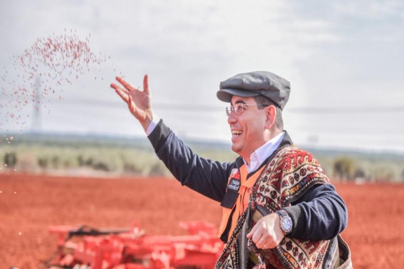 TÜTÜNCÜ’DEN ÇİFTÇİYE DESTEK