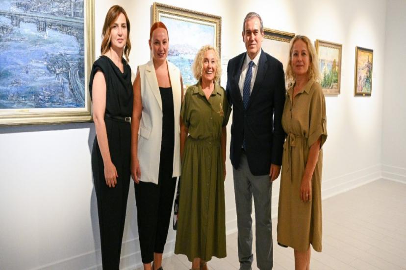 ÜNLÜ SERGİLER ANTALYA’DA: LATİF DEMİRCİ VE İSTANBUL’UN RESMİ BULUŞMASI