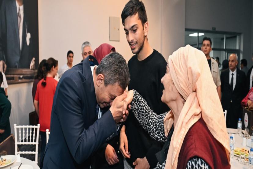 VALİ ŞAHİN İFTARDA MANAVGATLILARLA BULUŞTU