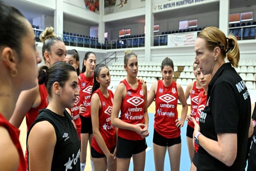 VOLEYBOLDA DOSTLUK RÜZGARI MURATPAŞA’DA ESTİ