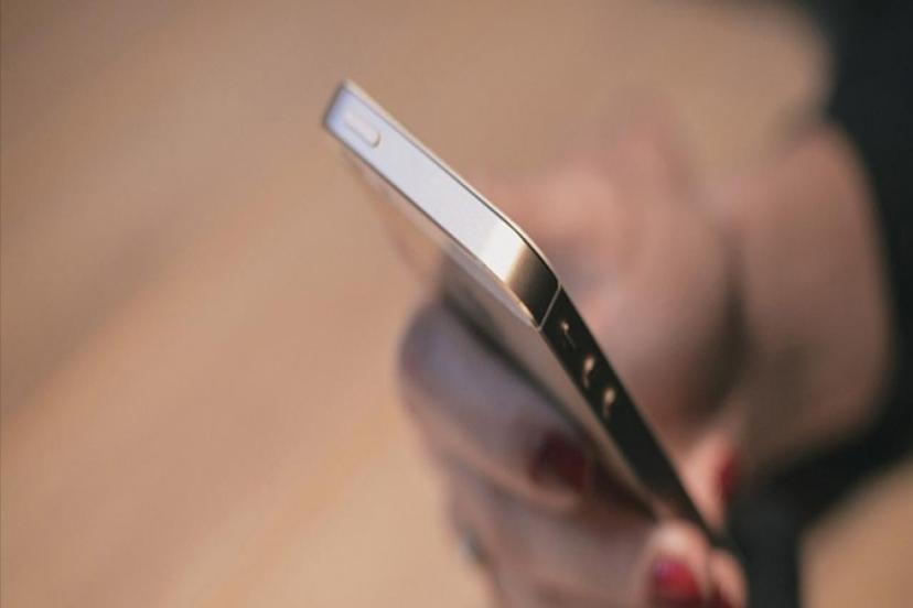 YATARKEN TELEFONLA UĞRAŞMAK UYKU SAĞLIĞINI OLUMSUZ ETKİLİYOR 