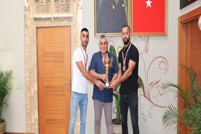 YILDIRIM MADALYA ALAN GÜREŞÇİLERİ AĞIRLADI