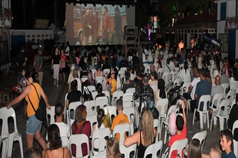 YILDIZLARIN ALTINDA YEŞİLÇAM KEYFİ 